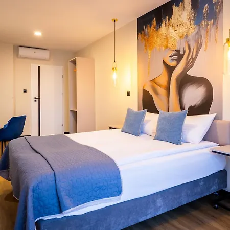 לינה וארוחת בוקר Motto Riverside 3*